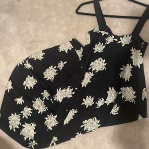 Nwt Vince XS floral blk dress. Comes to ankle.